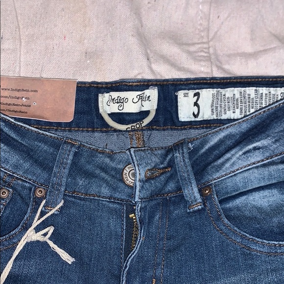 Skinny Capri Jeans - Picture 2 of 3